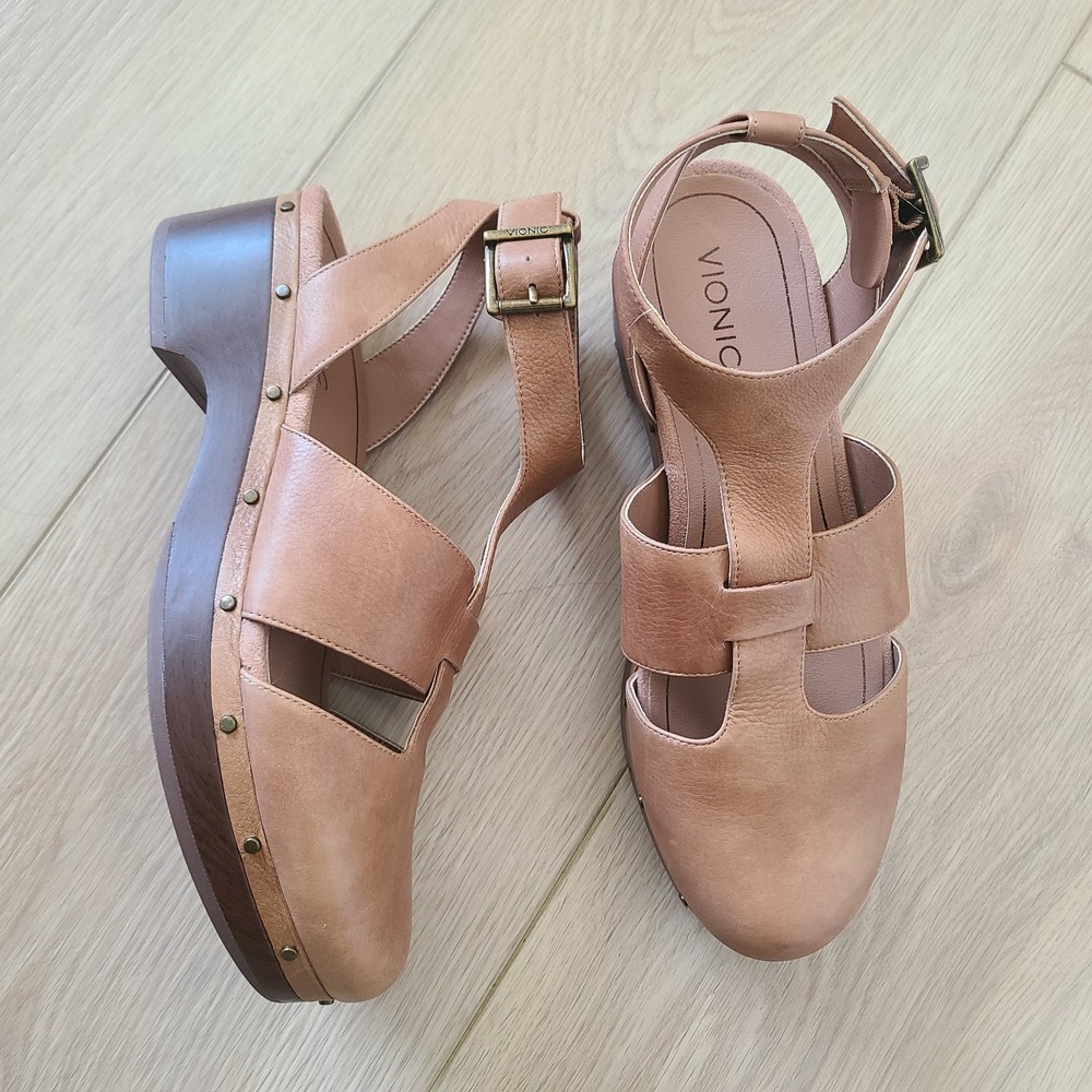 Vionic Tan Leather Sandals